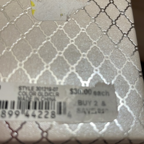 Gold size 7 ring - Picture 4 of 4